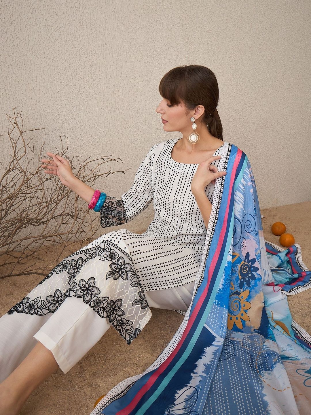 Women Geometric Printed Kurta with Trousers & Dupatta