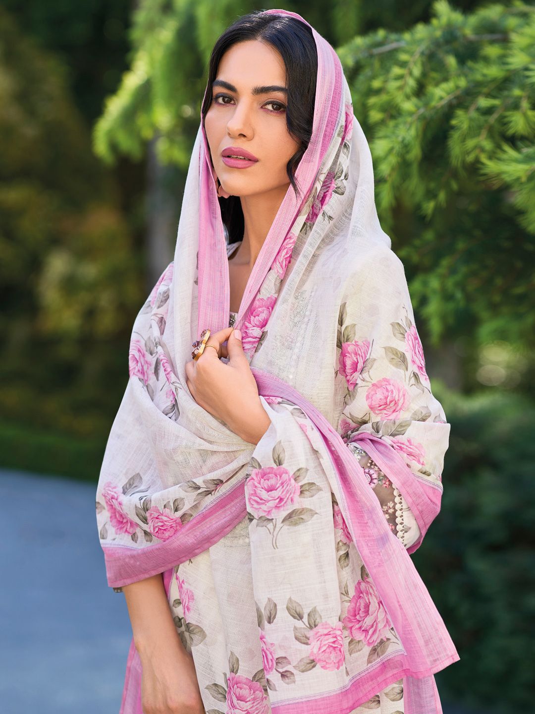 Women Floral Embroidered Regular Thread Work Linen Kurta with Trousers & With Dupatta