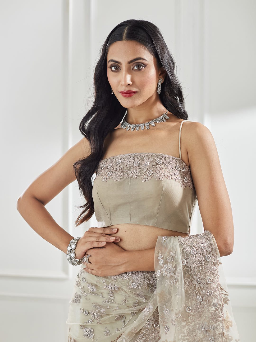 Dhiyona KS Women's Floral Embellished Beads and Stones Net Saree