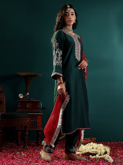 Dhiyona VA Women'sGreen Floral Embroidered Regular Sequinned Kurta With Trouser With Dupatta