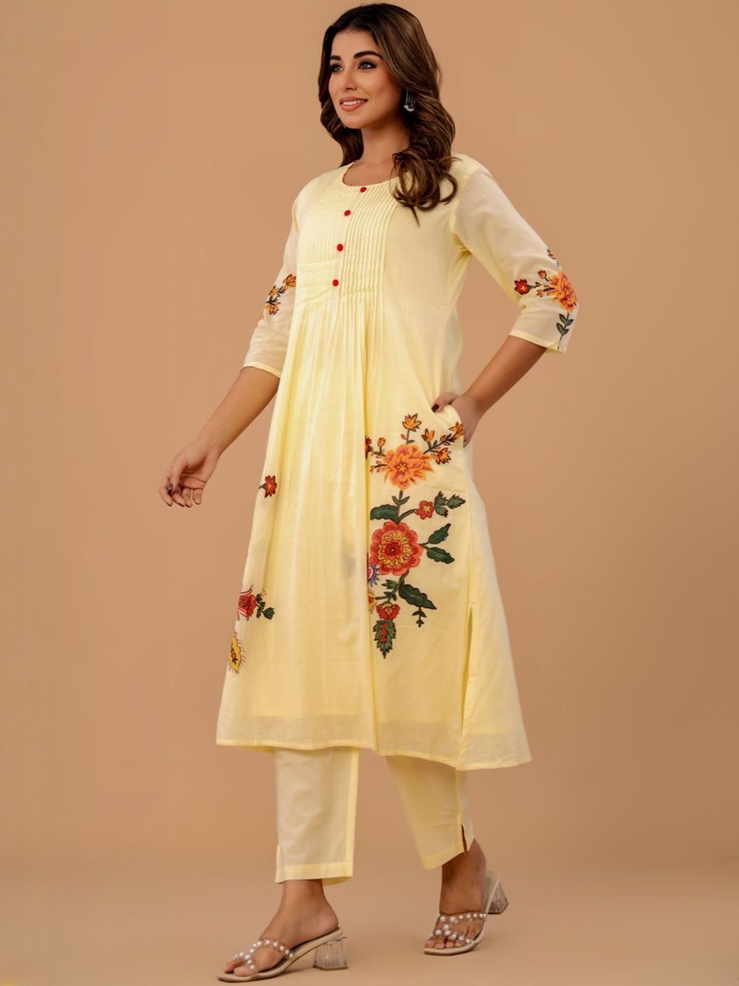 Women Floral Printed Pleated Pure Cotton Kurta with Trousers