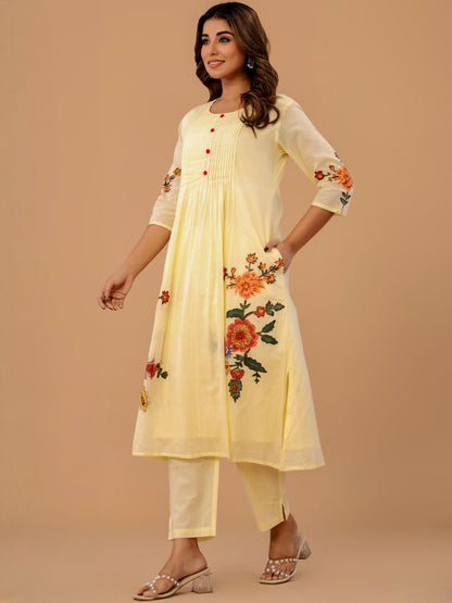 Women Floral Printed Pleated Pure Cotton Kurta with Trousers