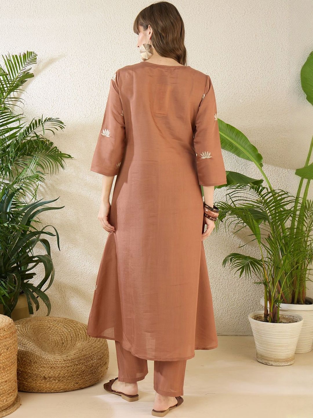 Women Ethnic Motifs Embroidered Regular Thread Work Kurta with Trousers