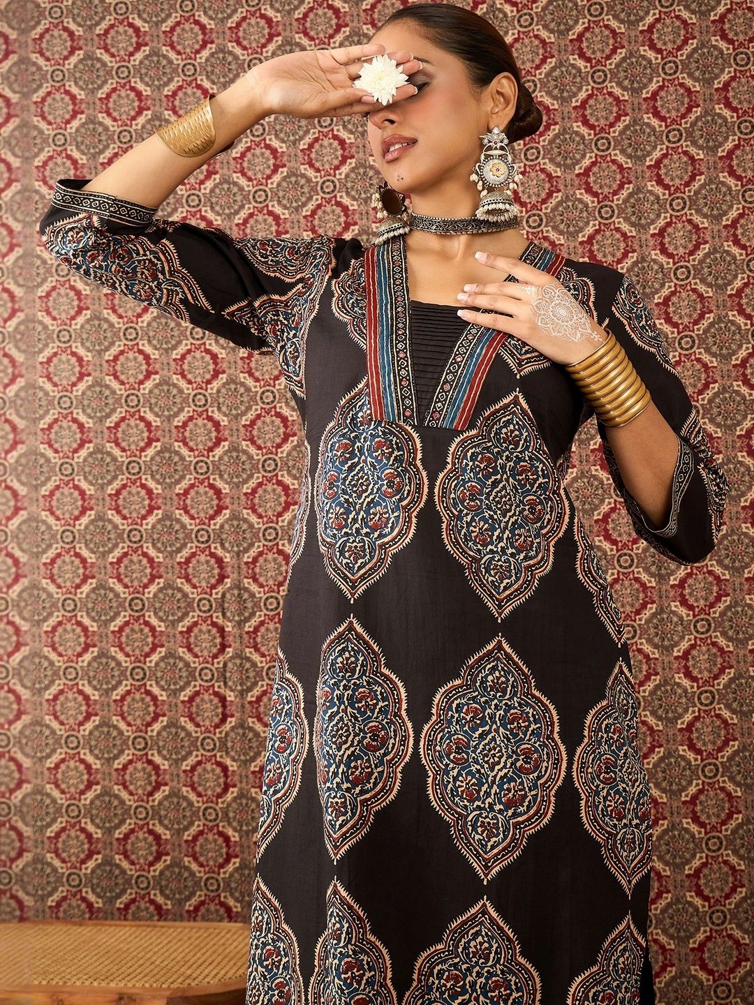 Dhiyona IE Women Ethnic Motifs Printed Cotton Kurta with Trousers