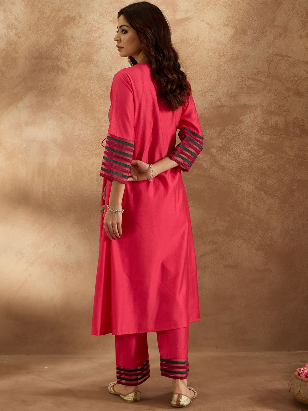 Dhiyona IE Women Floral Embroidered Empire Thread Work Liva Kurta with Trousers