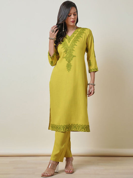 Dhiyona SO Women's Floral Embroidered Straight Kurta with Trousers