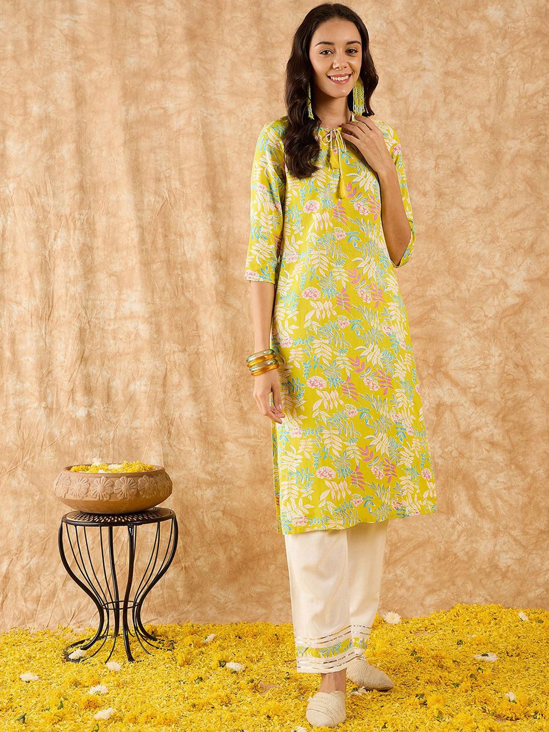 Floral Printed Straight Kurta with Trousers