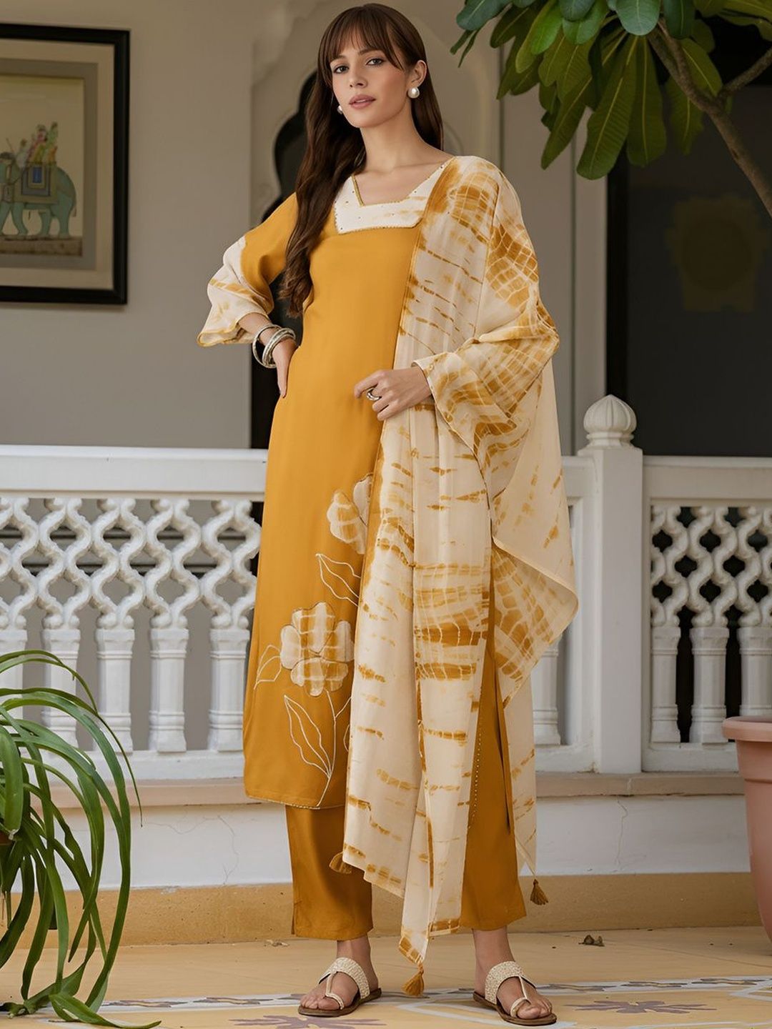 Dhiyona IE Women Floral Printed Regular Kurta with Trousers & With Dupatta
