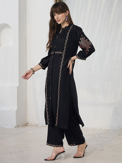 Dhiyona IE Embroidered Mandarin Collar Tunic With Trousers