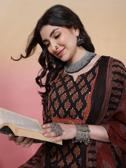 Dhiyona SN Women's Hand Floral Printed Notch Neck Pure Cotton Straight Kurta With Trouser & Dupatta