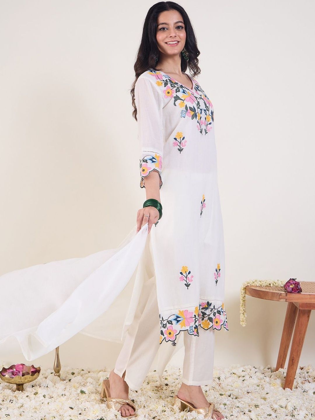 Floral Embroidered V-Neck Thread Work Pure Cotton Kurta & Trousers With Dupatta