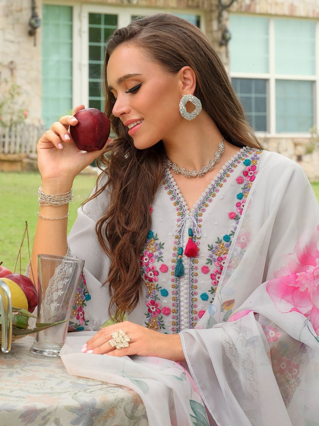 Women Floral Embroidered Regular Thread Work Kurta with Trousers & With Dupatta