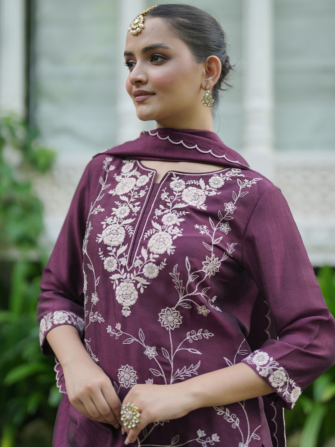 Women Floral Embroidered Regular Thread Work Kurta with Trousers With Dupatta