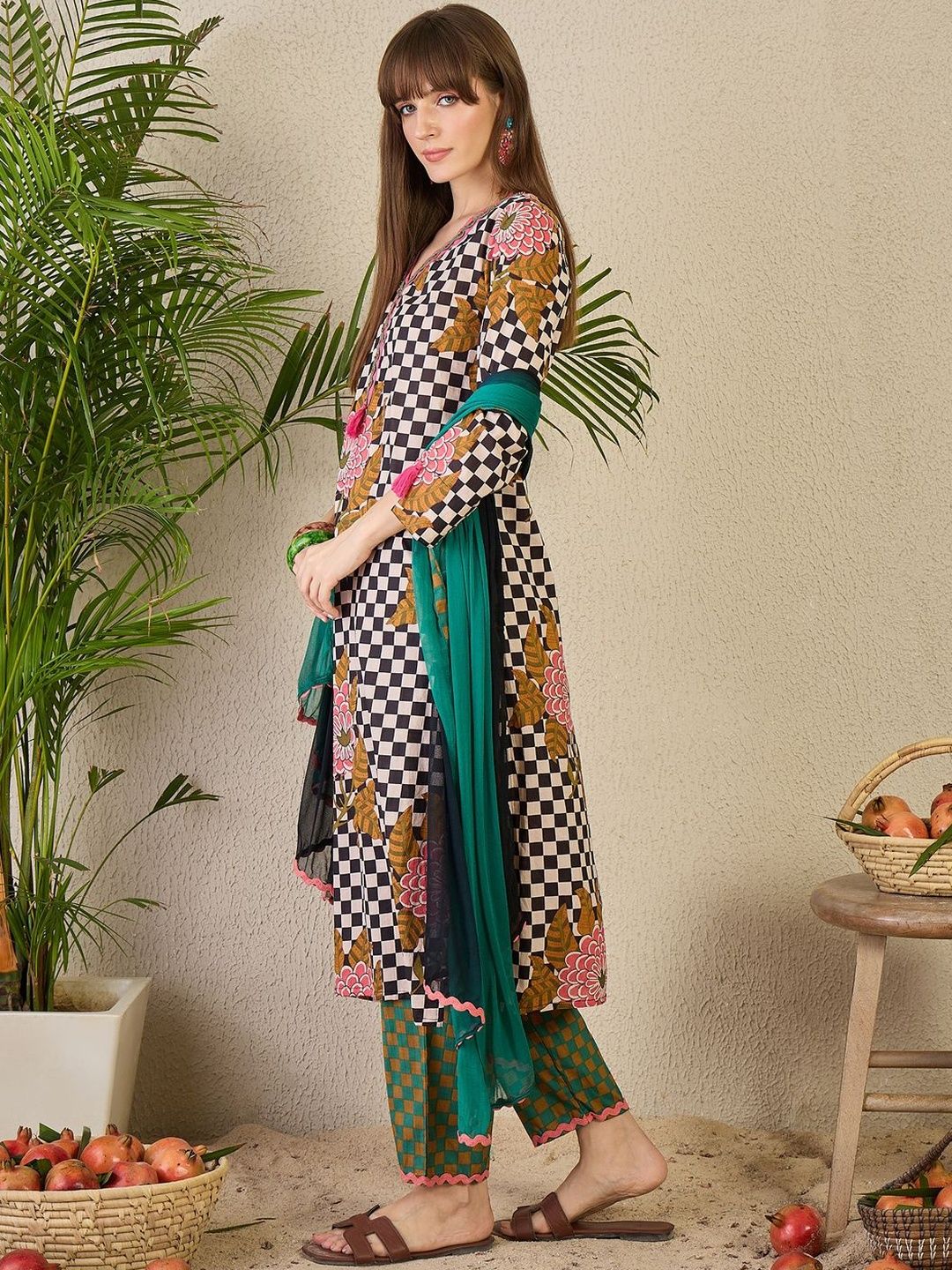 Women Printed Regular Thread Work Pure Cotton Kurta with Trousers & With Dupatta