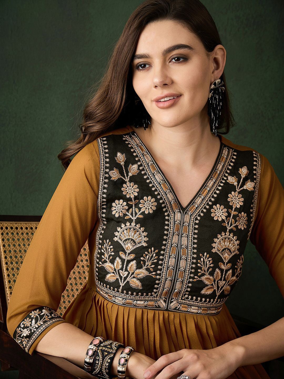 Dhiyona SN Women's Floral Yoke Design Zari Work V-Neck Georgette Straight Kurta With Trouser