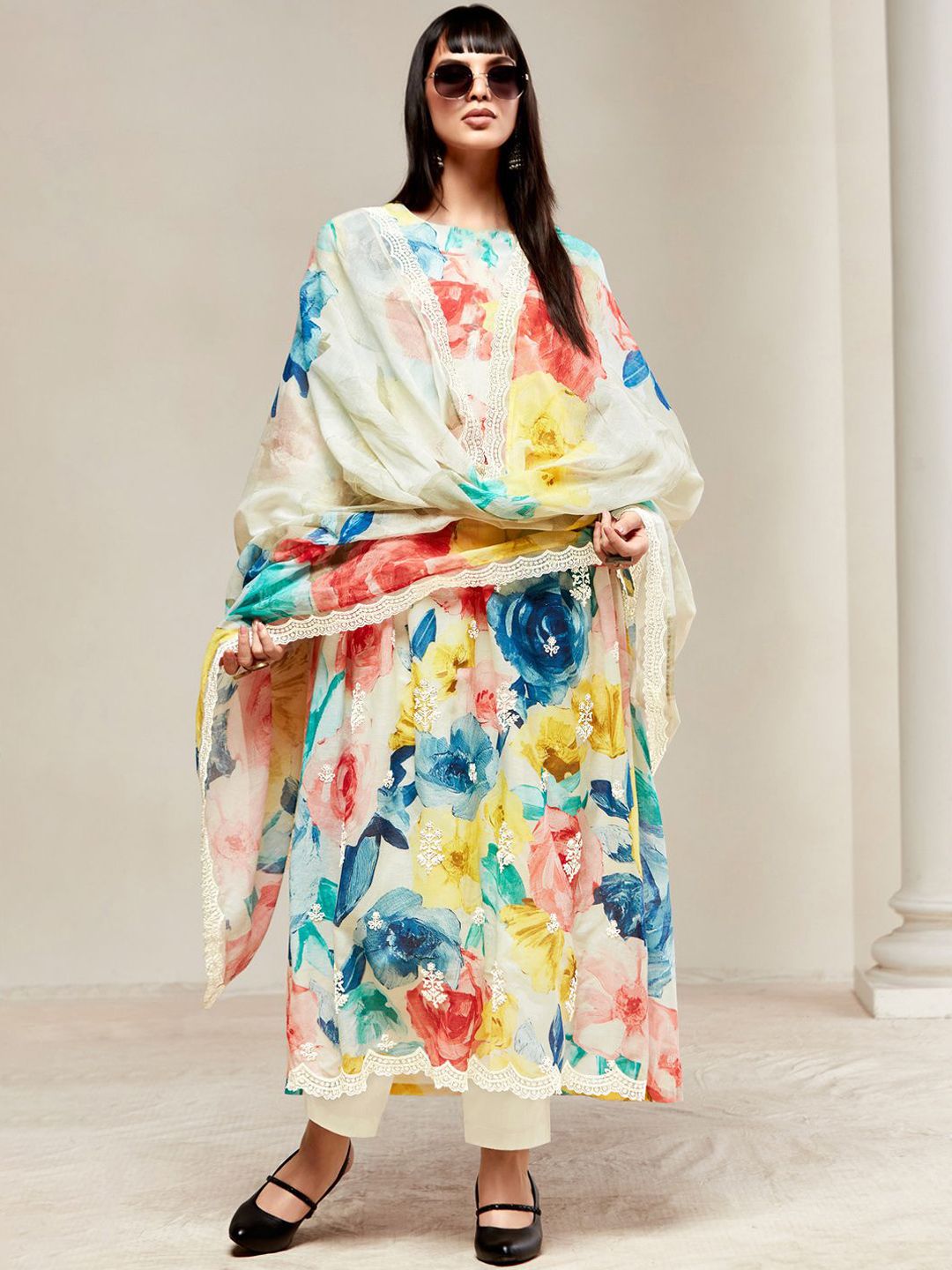 Dhiyona IE Women Floral Embroidered Empire Thread Work Kurta with Trousers & With Dupatta