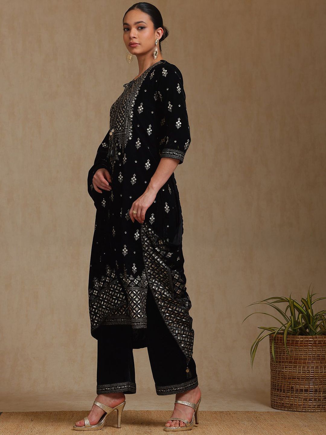 Dhiyona SO Women's Ethnic Motifs Embroidered Thread Work Velvet Kurta With Palazzo & Dupatta