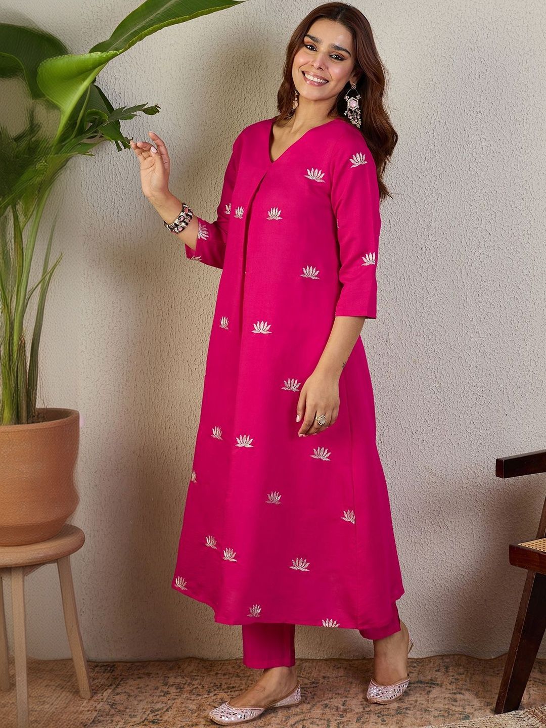 Dhiyona IE Embroidered V-Neck Top With Trousers Co-Ords