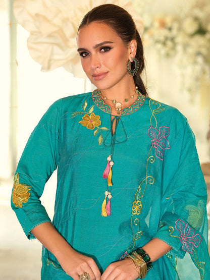 Women Floral Embroidered Regular Thread Work Kurta with Trousers & With Dupatta
