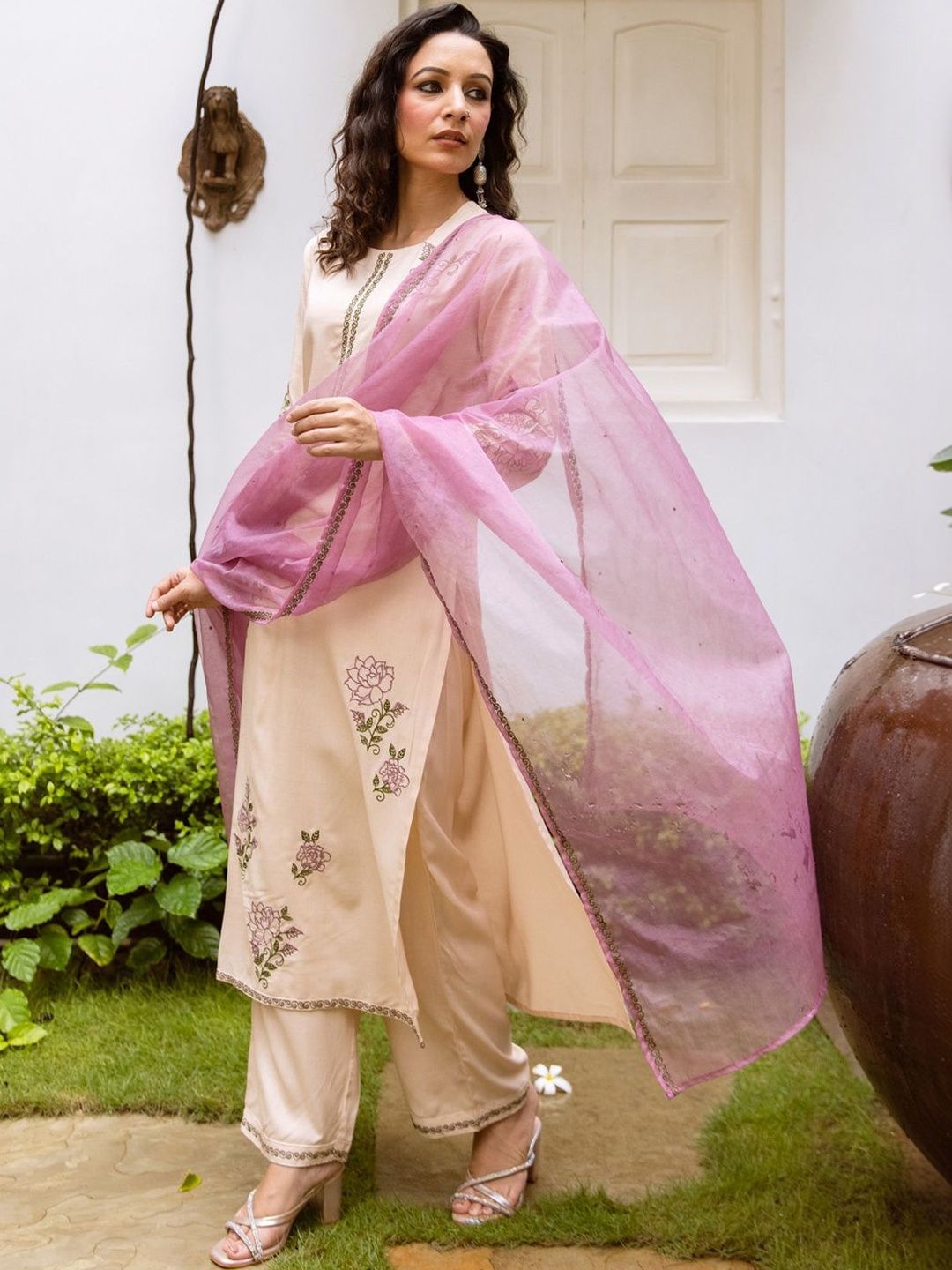 Women Floral Embroidered Regular Thread Work Kurta with Palazzos & With Dupatta