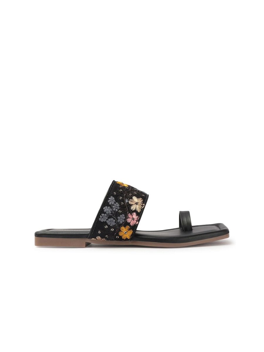 Dhiyona AK Women Embroidered One Toe Flats