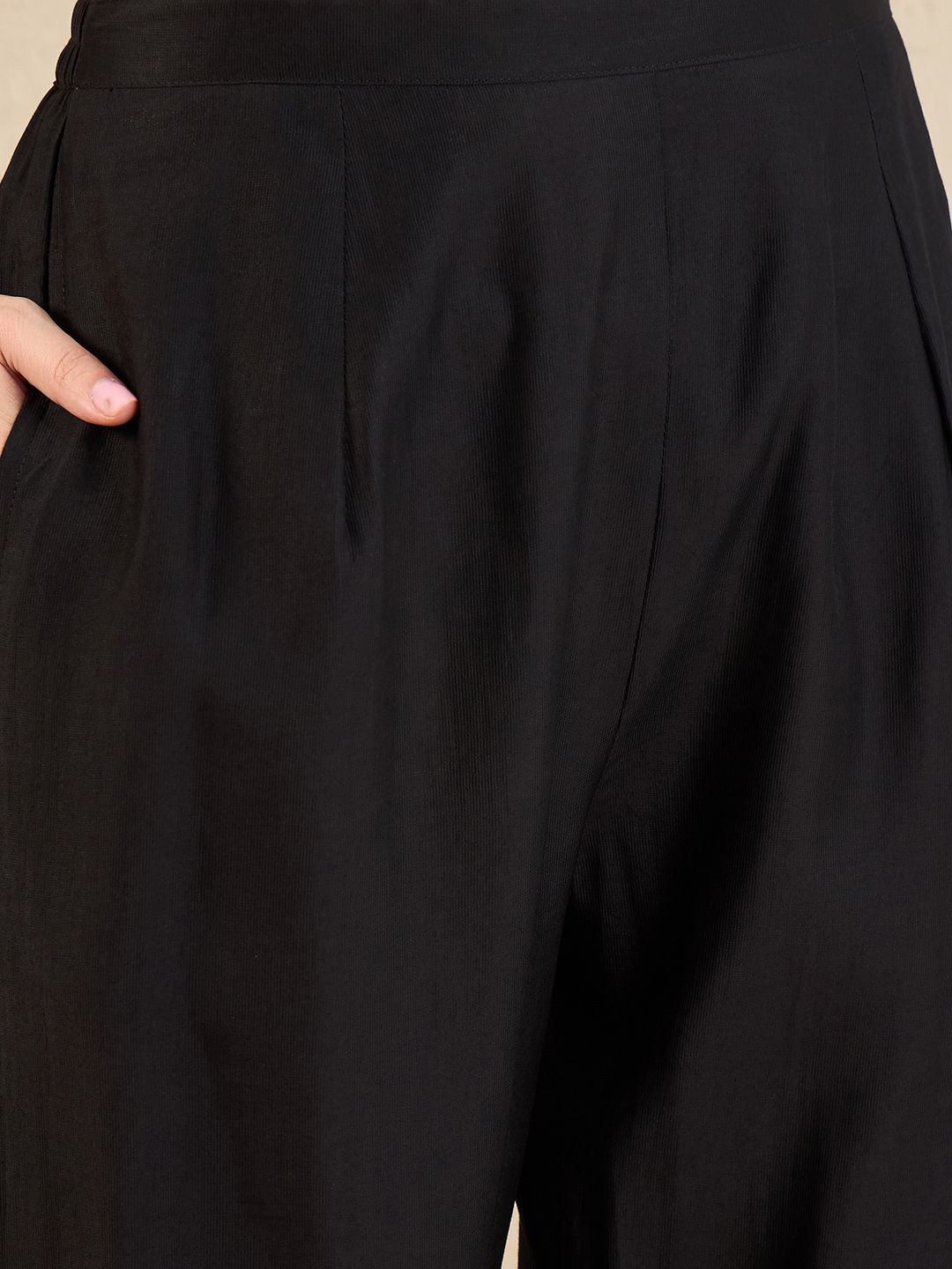 Floral Printed V-Neck Straight Kurta with Trousers