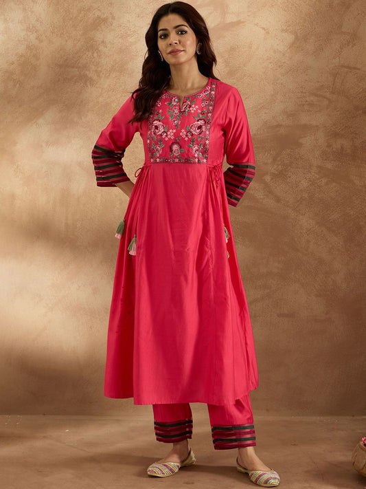 Dhiyona IE Women Floral Embroidered Empire Thread Work Liva Kurta with Trousers