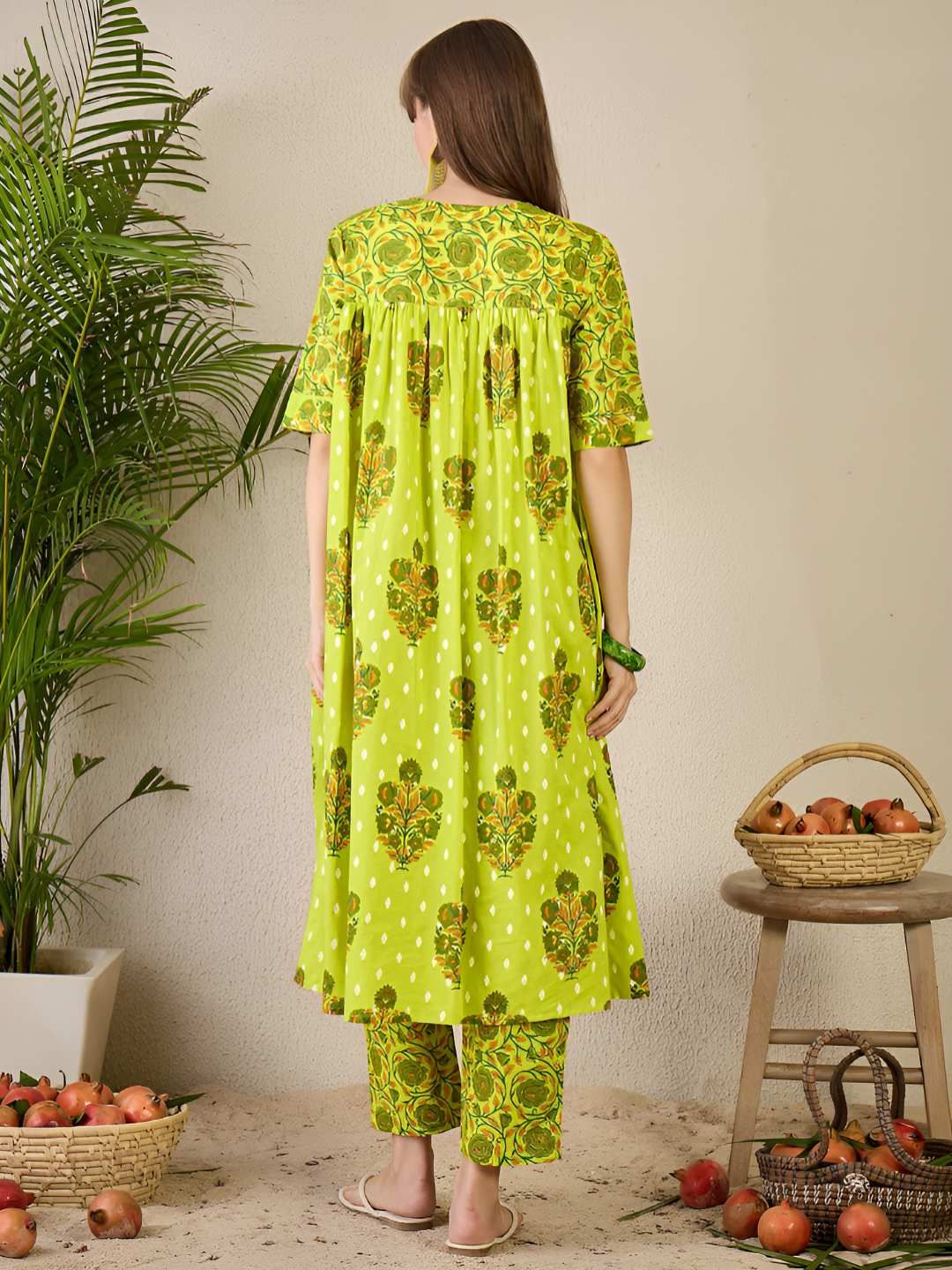 Dhiyona IE Women's Women Floral Printed Tiered Pure Cotton Kurta with Trousers