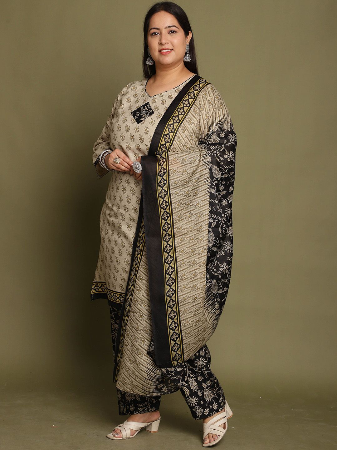 Dhiyona KL Women Floral Printed Regular Kurta with Salwar & With Dupatta