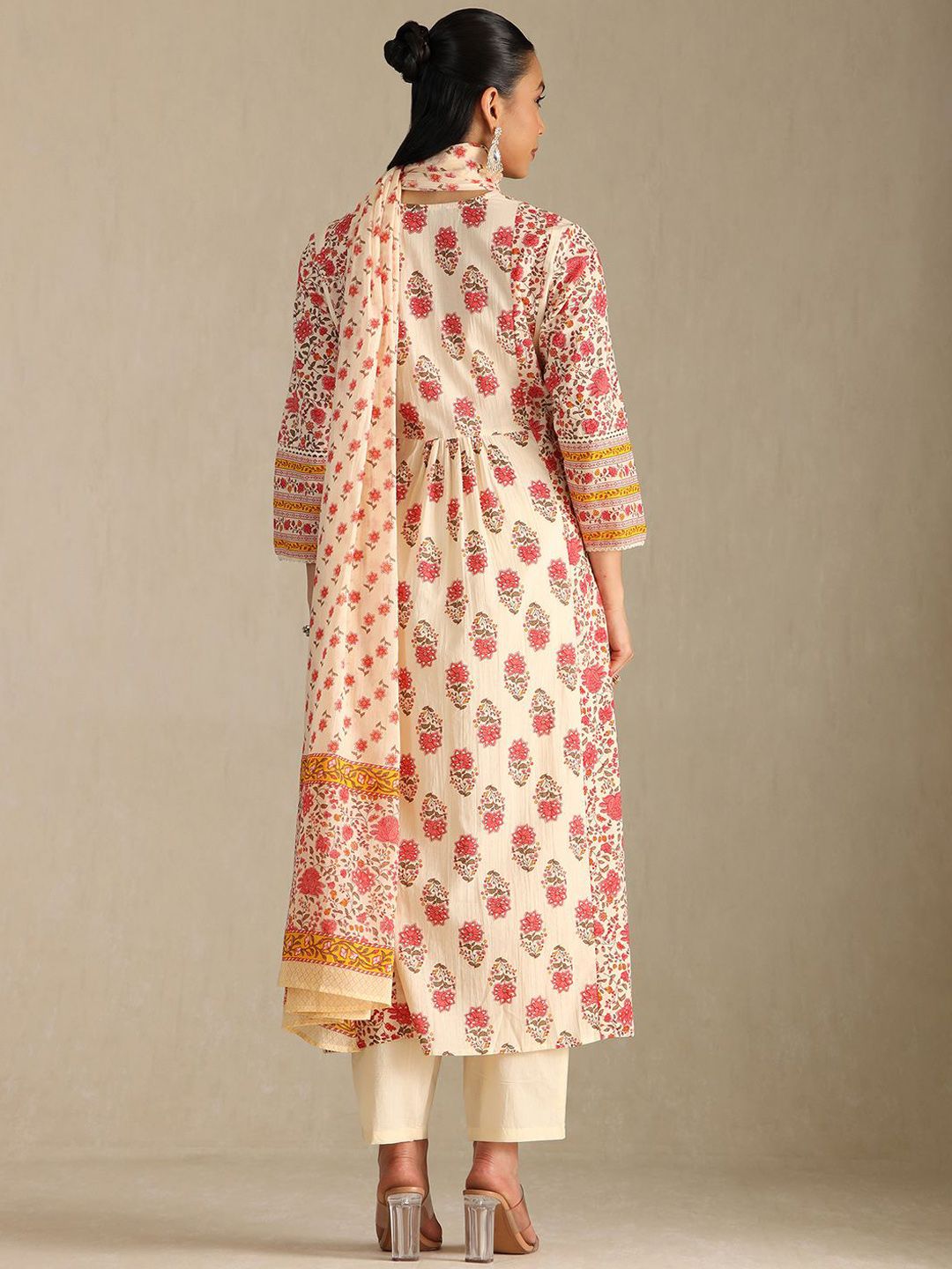 Dhiyona SO Women's Women Floral Printed Beads and Stones Kurta with Trousers & With Dupatta Kurta Sets