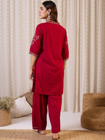 Women Geometric Embroidered Kurta with Trousers
