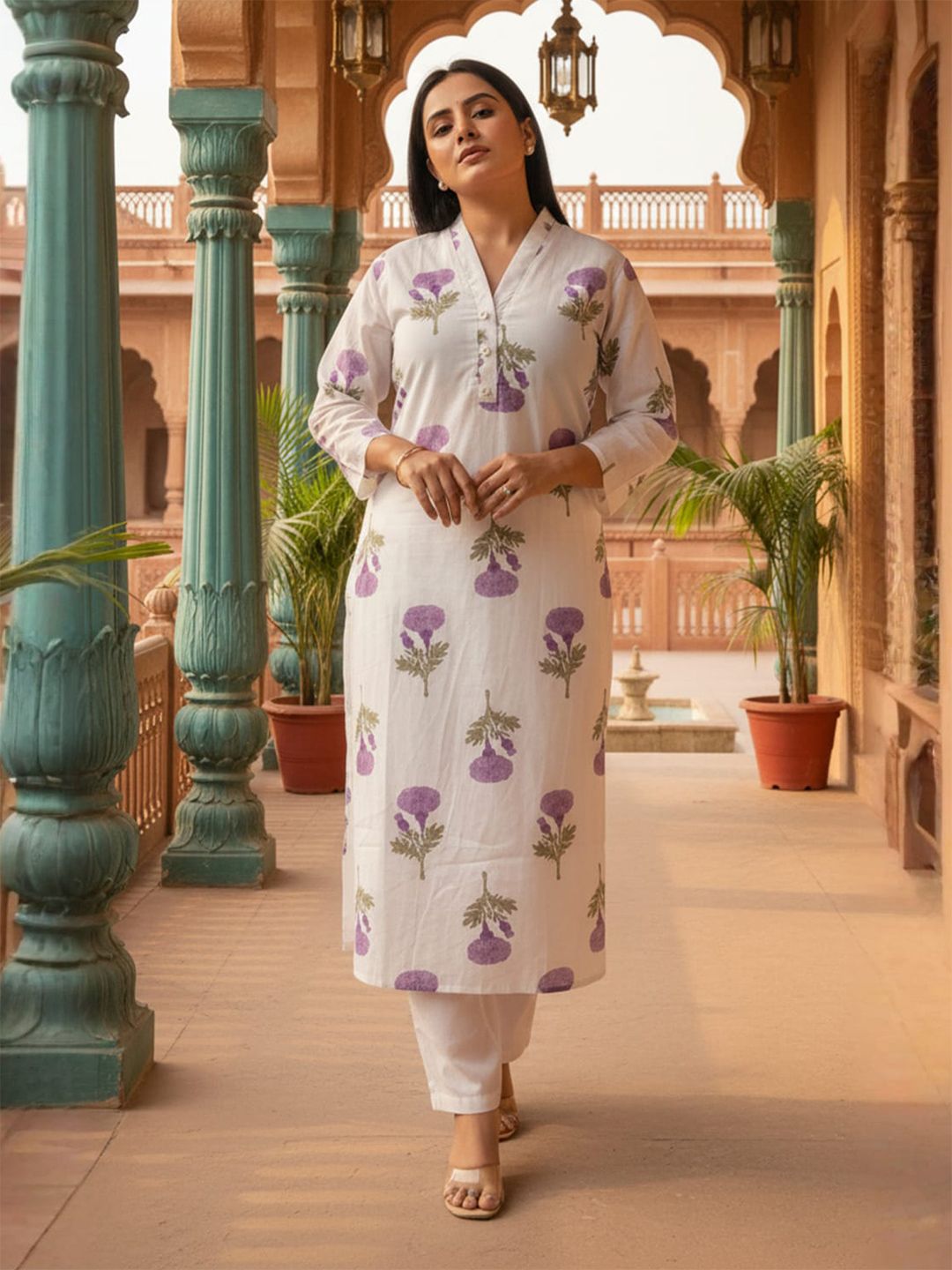 Women Floral Printed Pure Cotton Kurta with Trousers