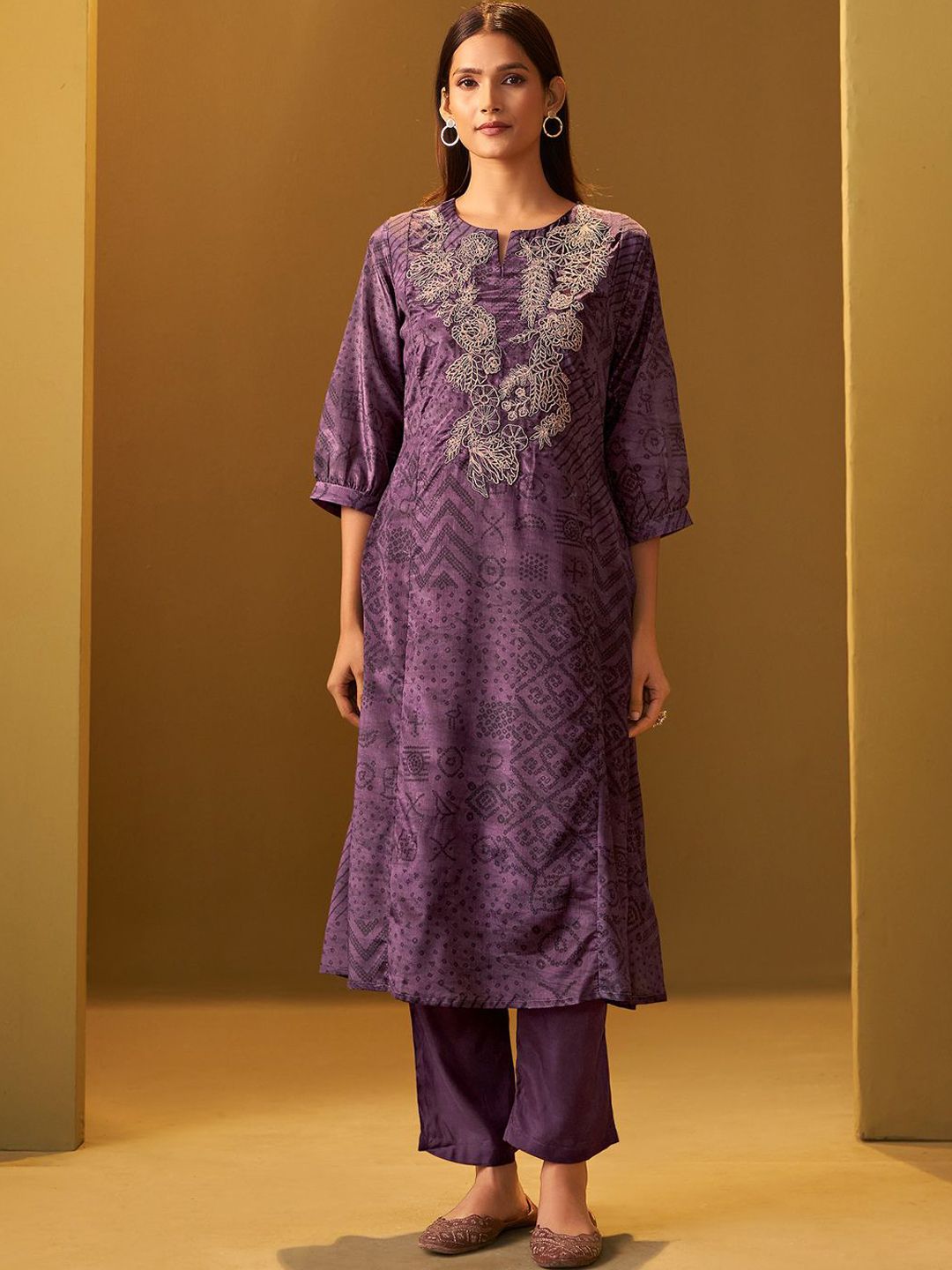 Dhiyona IE Embroidered Notch Neck Tunic With Trousers