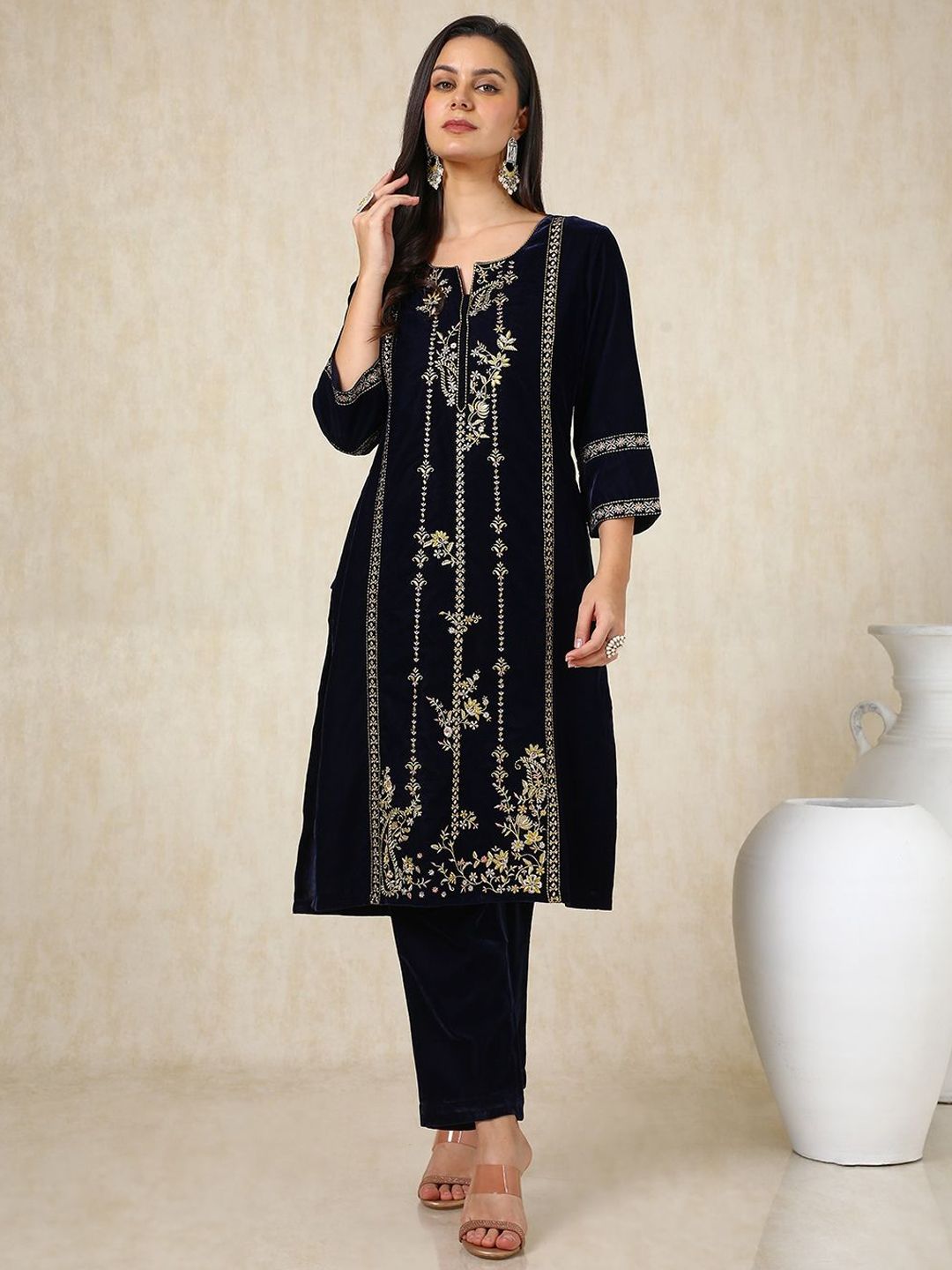 Dhiyona SO Women's Navy Blue Floral Embroidered Round Neck Regular Velvet Kurta With Trouser