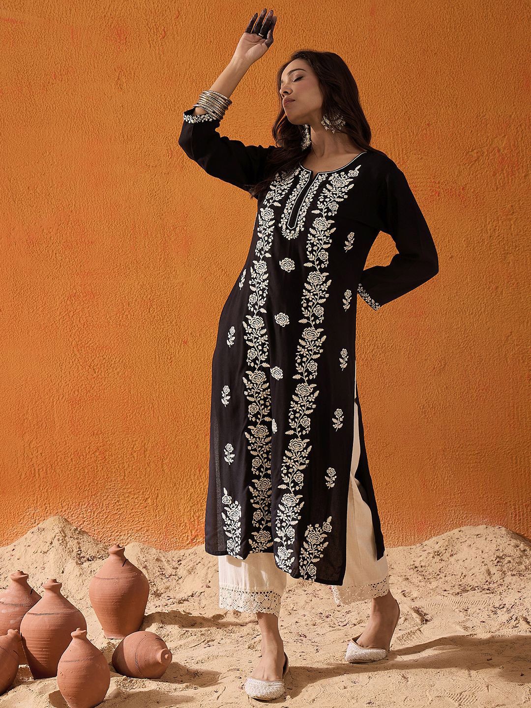 Dhiyona IE Black Floral Embroidered Straight Kurta
