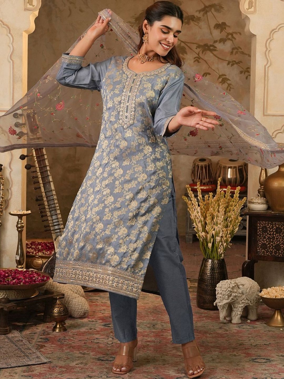 Women Woven Design Regular Kurta with Trousers & Dupatta