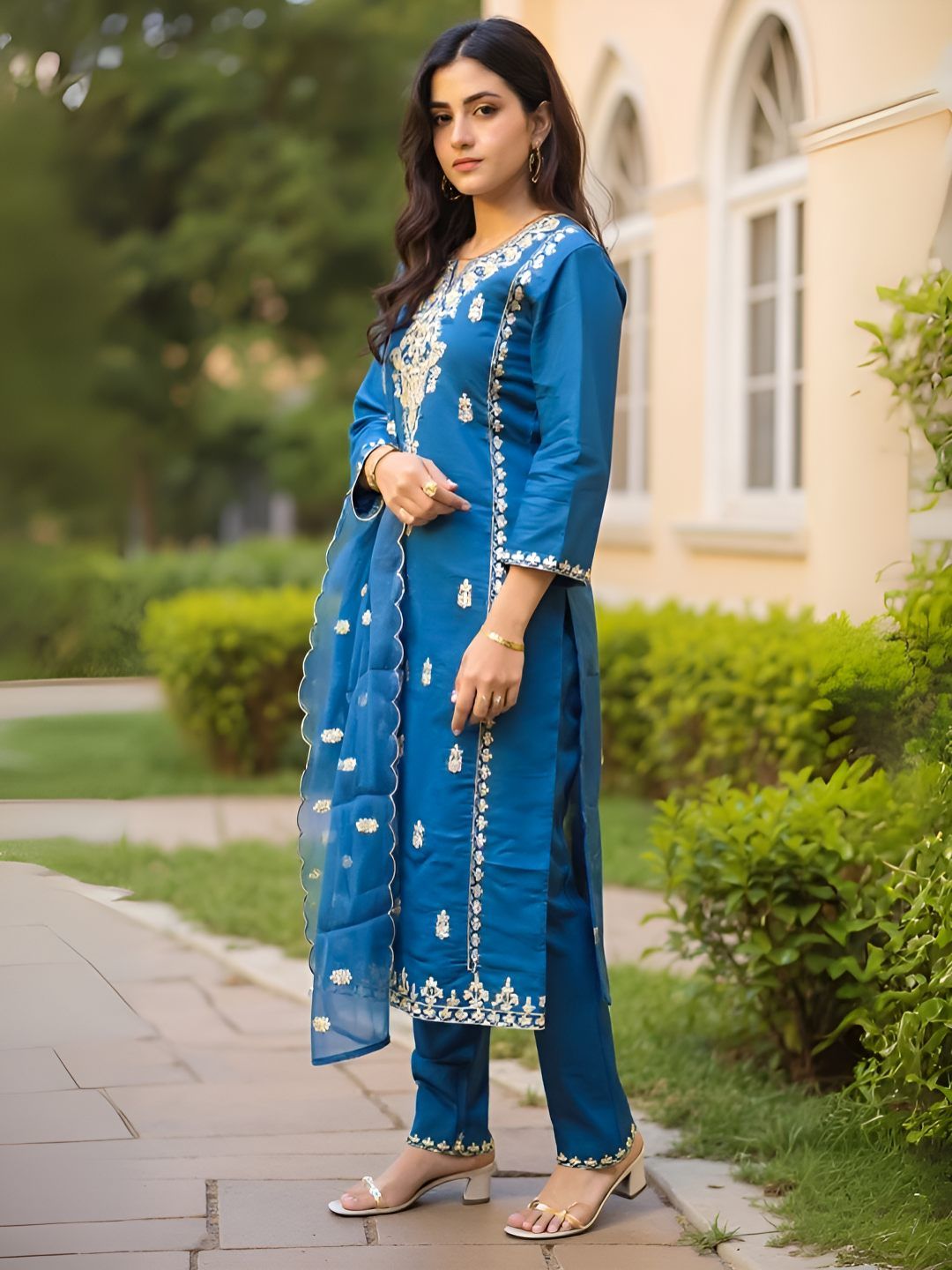 Dhiyona IE Women's Women Ethnic Motifs Embroidered Thread Work Kurta with Trousers & Dupatta