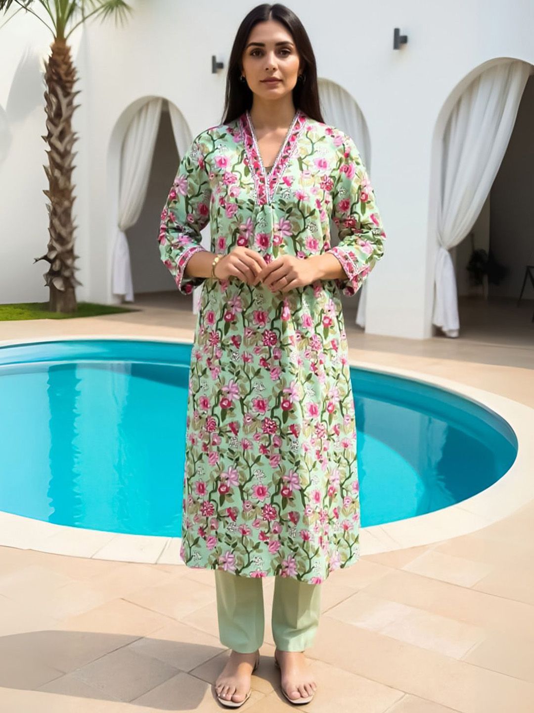 Women Floral Printed Cotton Kurta with Trousers