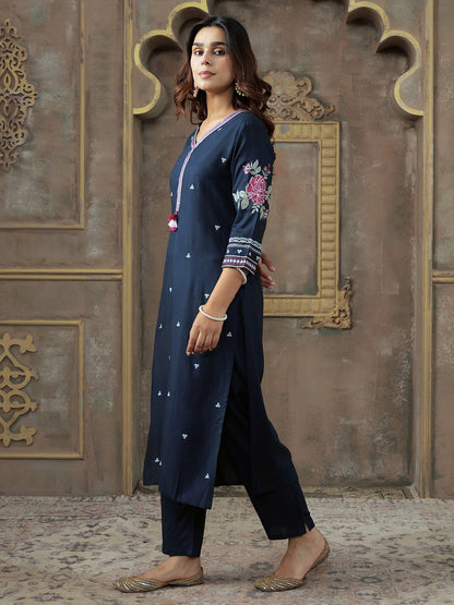 Dhiyona IE Embroidered V-Neck Tunic & Trousers Co-Ords