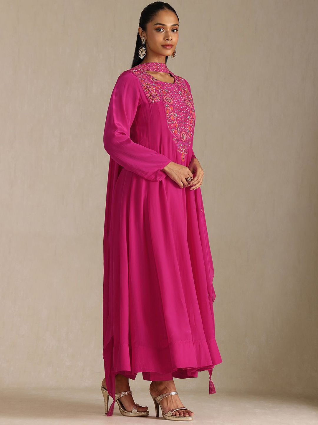 Dhiyona SO Women's Women Floral Printed Regular Sequinned Silk Crepe Kurta with Trousers & With Dupatta