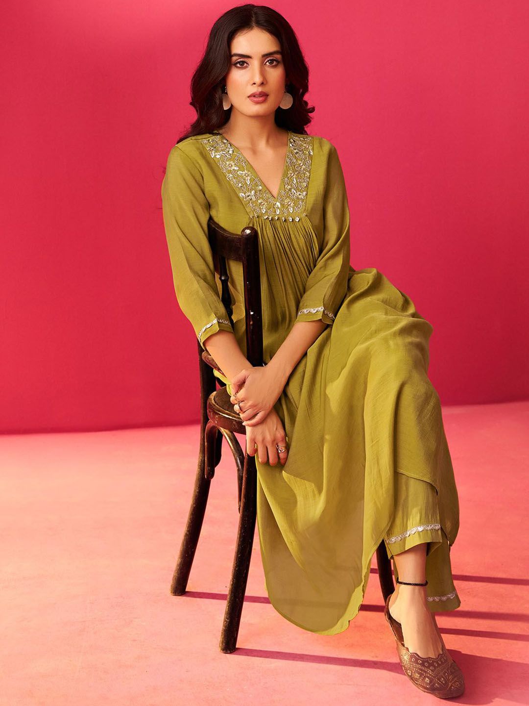 Dhiyona IE Yoke Design Embroidered V-Neck Tunic With Trousers
