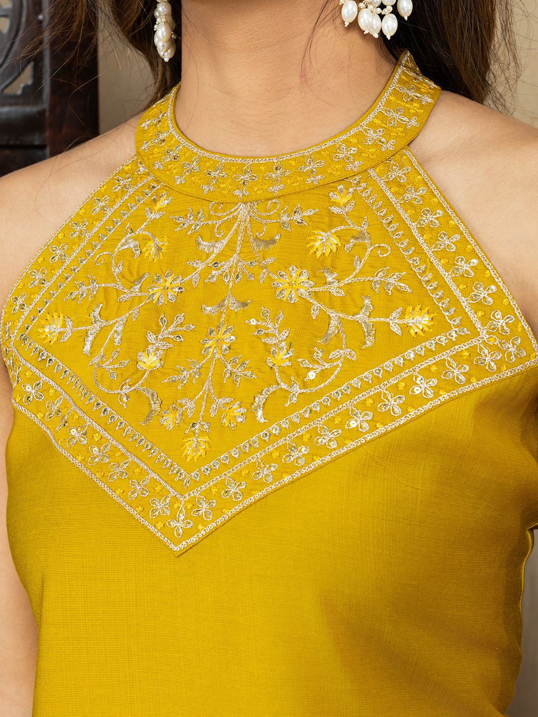 Dhiyona PD Women Women Floral Embroidered Kurta with Palazzo