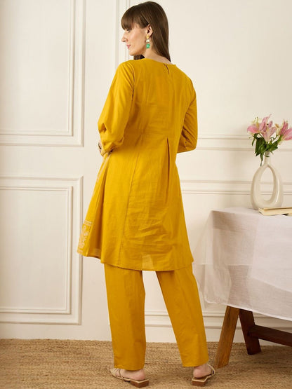Embroidered Round Neck Thread Work Pure Cotton Kurta With Trousers