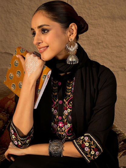 Women Ethnic Motifs Embroidered Thread Work Pure Cotton Kurta Set & Dupatta