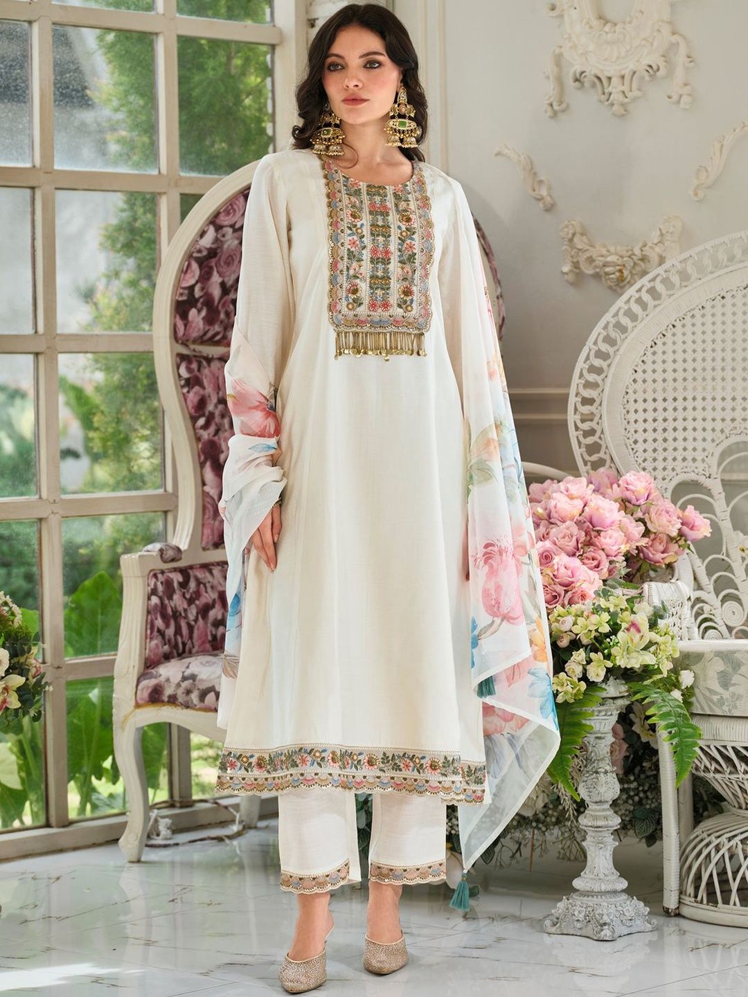 Floral Embroidered Regular Thread Work Kurta With Trouser & Dupatta
