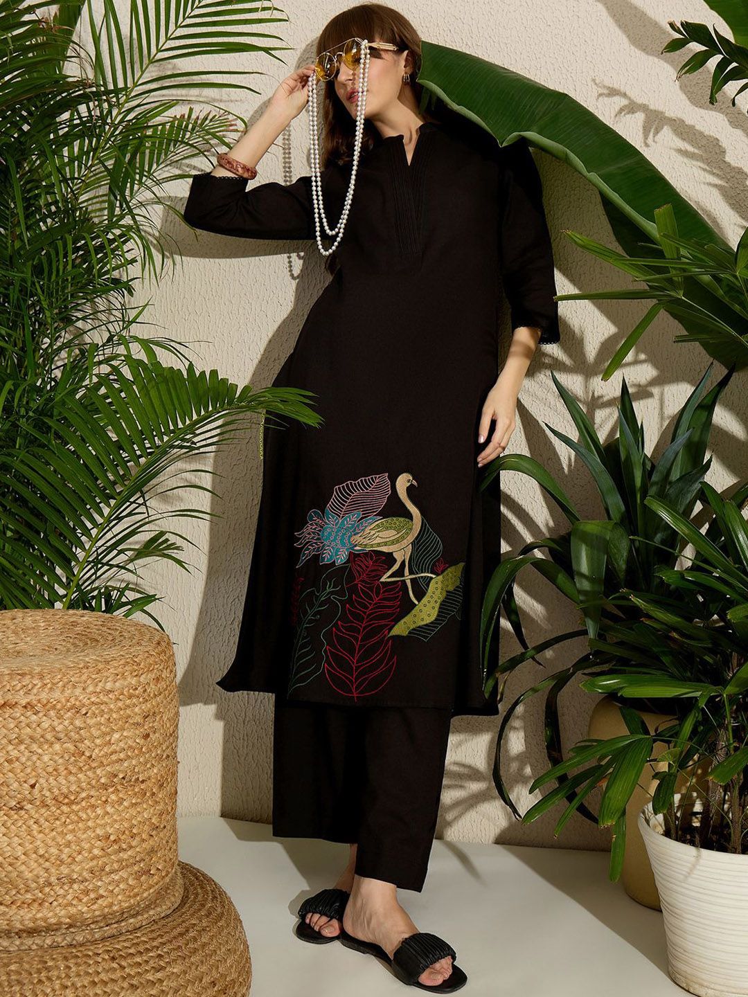 Dhiyona IE Embroidered Mandarin Collar A-Line Kurta With Trouser