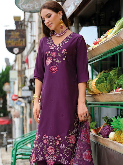 Women Floral Embroidered Regular Thread Work Liva Kurta with Trousers & With Dupatta
