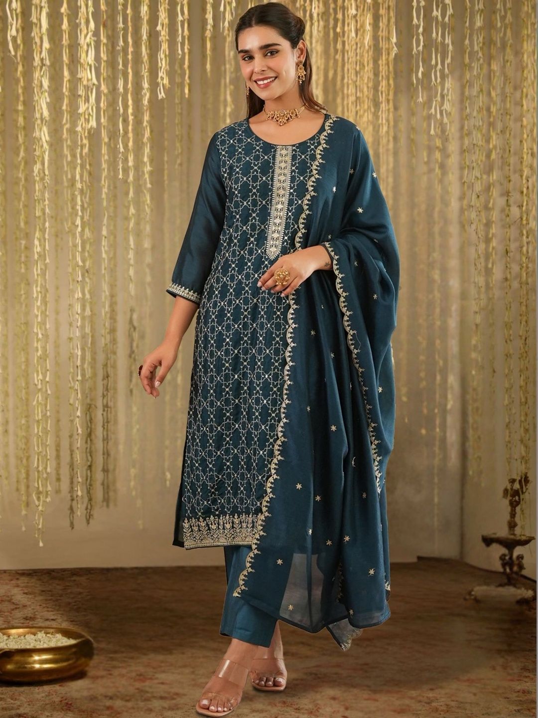 Dhiyona IE Women Ethnic Motifs Embroidered Regular Thread Work Kurta with Trousers & With Dupatta