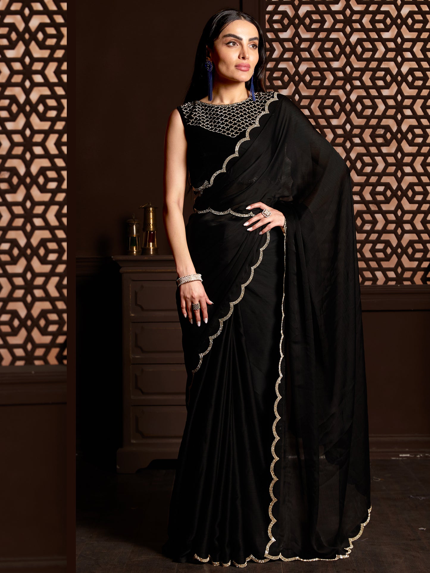 Women's Chiffon Black Embellished Celebrity Saree With Blouse Piece