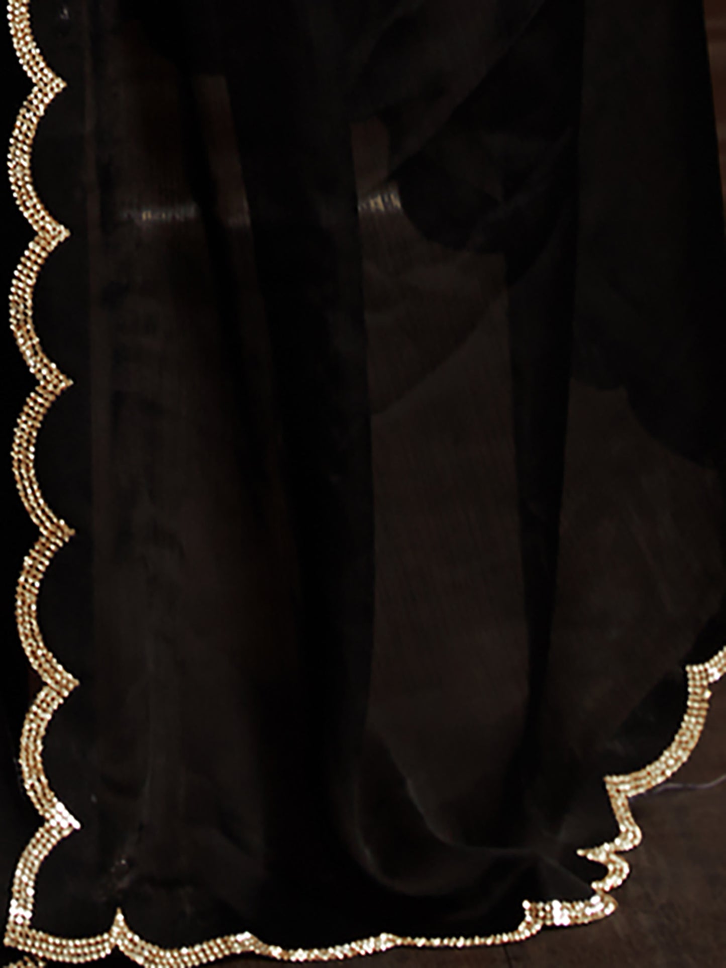Women's Chiffon Black Embellished Celebrity Saree With Blouse Piece